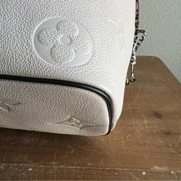 💸 SOLD • Louis Vuitton Wild at Heart Neverfull MM Cream Empreinte - Picture 8 of 16